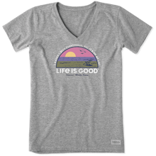 Charger l'image dans la galerie, T-shirt Col en V Taille Plus de Life is Good