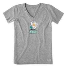 Charger l'image dans la galerie, T-shirt Col en V Taille Plus de Life is Good