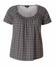 Load image into Gallery viewer, Chandail Yokia Essential Taille Plus de Yesta
