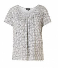 Load image into Gallery viewer, Chandail Yokia Essential Taille Plus de Yesta
