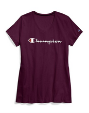 Load image into Gallery viewer, T-shirt à col en V logo Script Taille Plus de Champion
