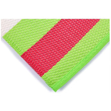 Charger l'image dans la galerie, Tapis pratique avec sangle 60" x 78"-CampingMart
